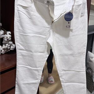Gloria Vanderbilt White Jeans with Gold Accents